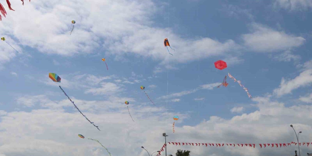 Atakum Sahili Uçurtma Şenliği İle Renklendi