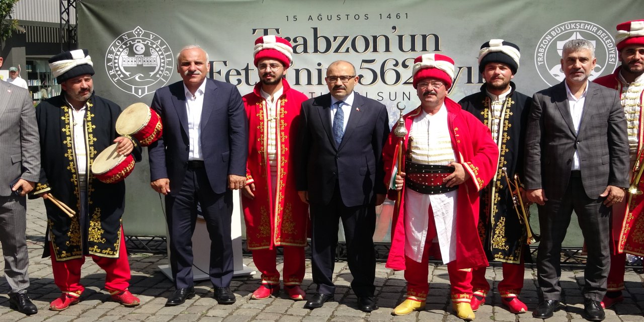 Trabzon'un Fethinin 562'nci Yıl Dönümü Kutlandı, Vali Ustaoğlu Veda Etti