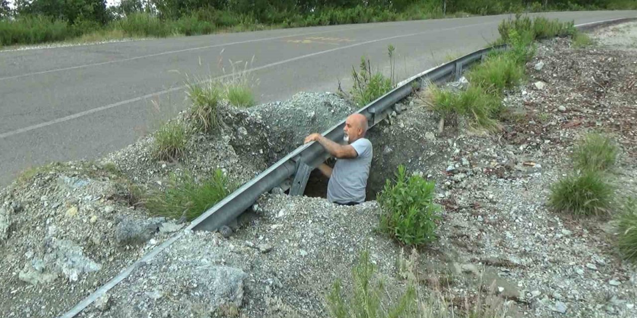 Çökmeyle Birlikte Ortaya Çıkan Devasa Çukur Merak Uyandırdı