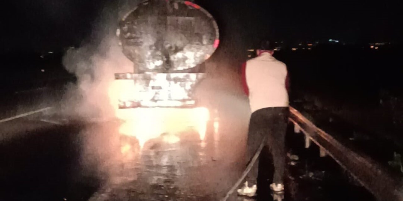 Seyir Halindeki Tanker Alev Alev Yandı