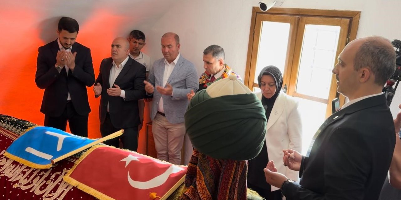 İmam-ı Azam Hazretleri’nin Türbe Örtüsü, Şeyh Edebali Türbesi’ne Serildi