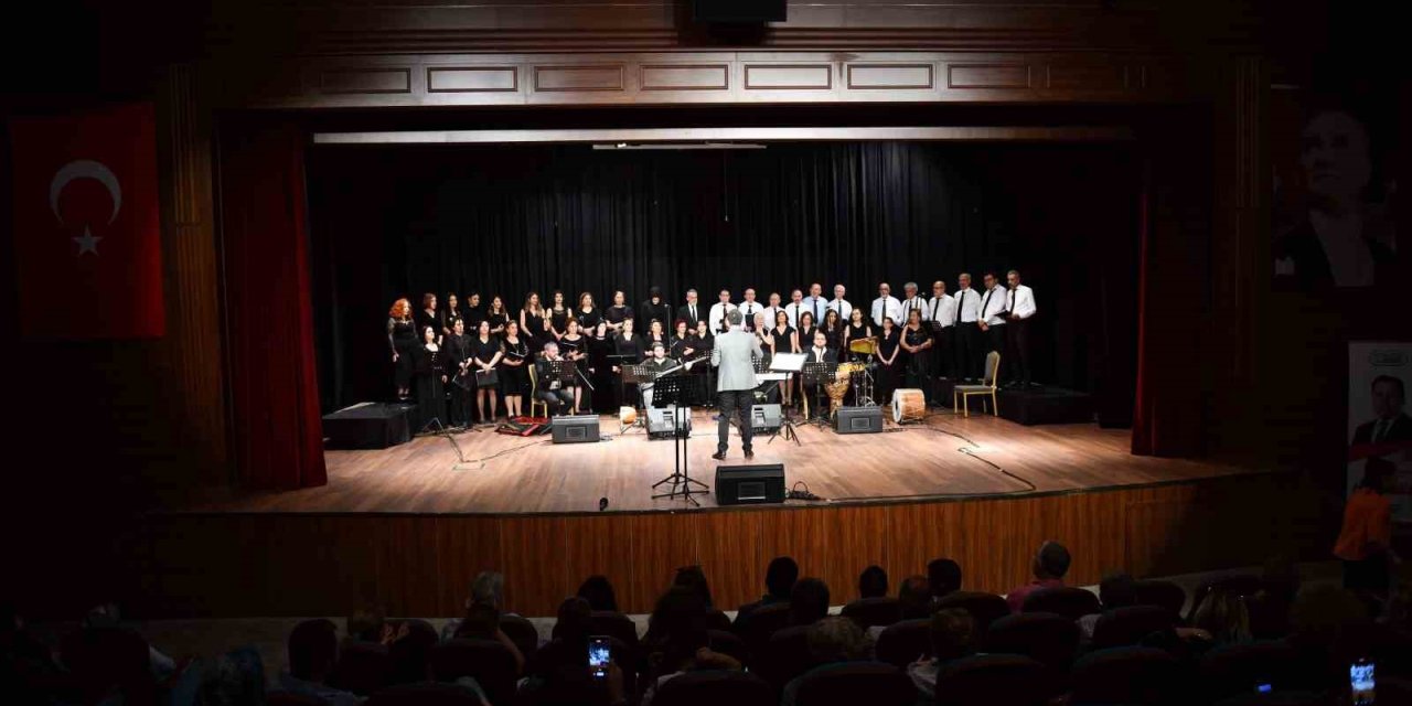 Esenyurt’ta “Anadolu’dan Türküler” Programı Düzenlendi