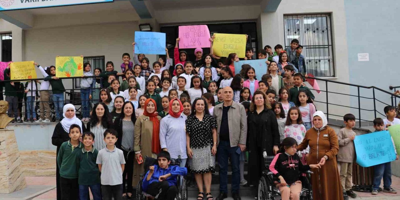 Minik Öğrencilerden Engellilere Yardım Eli