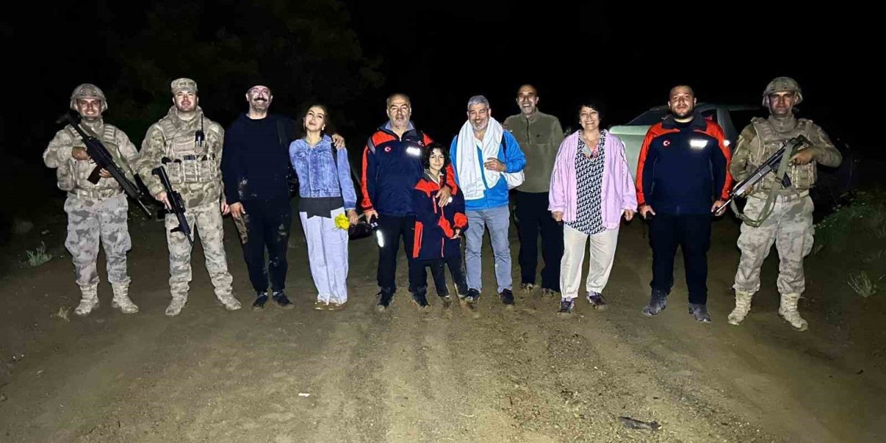 Tunceli’de Çamura Saplanıp Mahsur Kalan 5 Kişiyi Afad Kurtardı