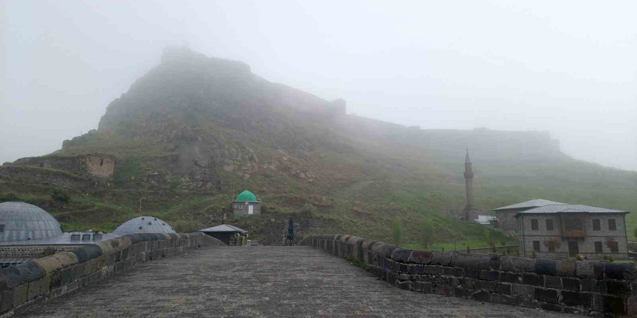 Kars Sis Bulutları Arasında Kayboldu