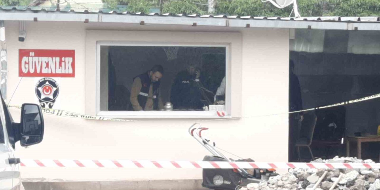 Silahını Temizlerken Yanlışlıkla Arkadaşını Vurdu