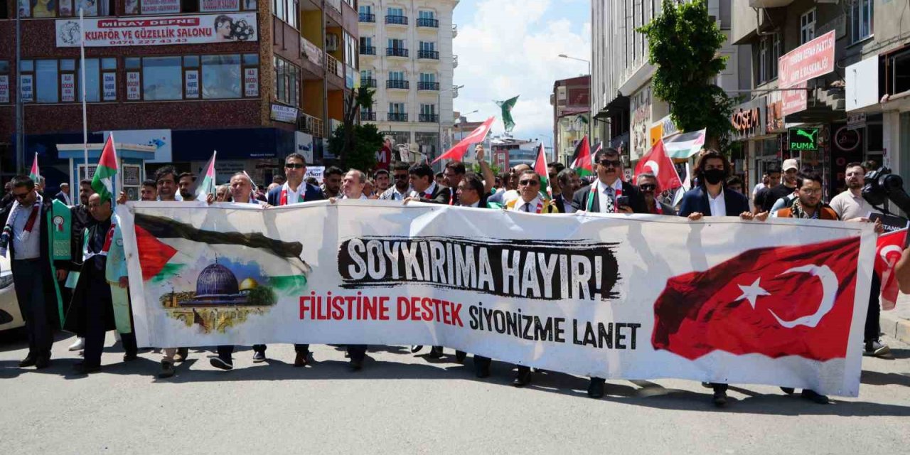 Üniversite Öğrencilerinden  "Filistin" Temalı Mezuniyet Yürüyüşü