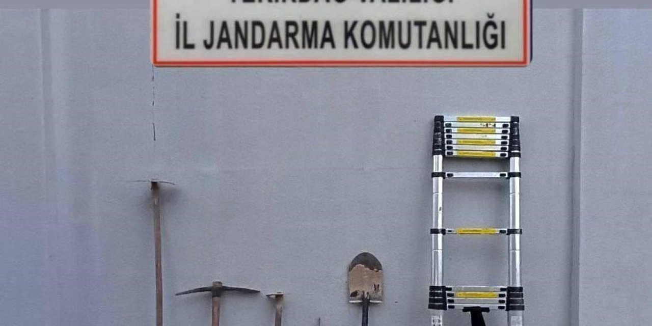 Ahırda Kaçak Kazı Yaparken Yakalandı