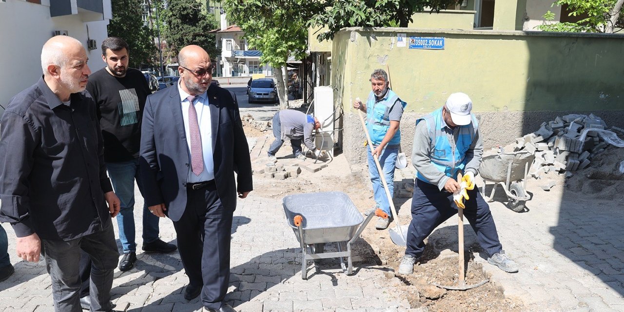 Kahramanmaraş’ta Yıkım Çalışmalarında Hasar Gören Kaldırımlar Yenileniyor