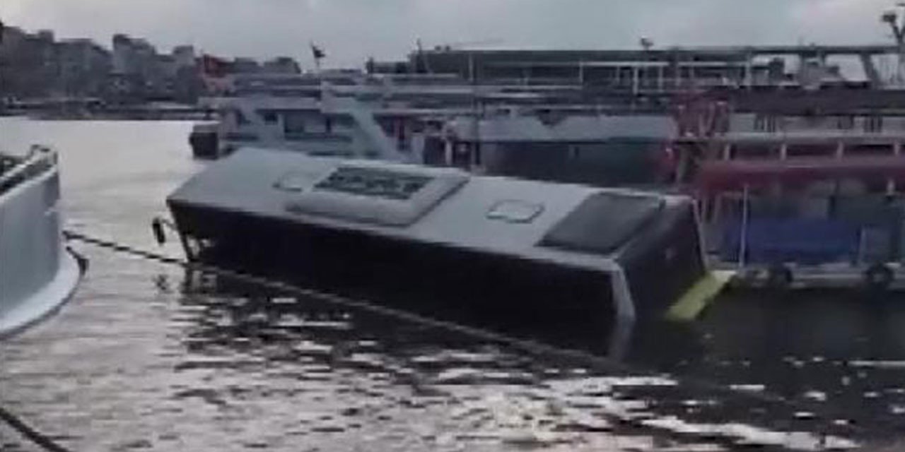 Eminönü'nde İETT Otobüsü Denize Düştü