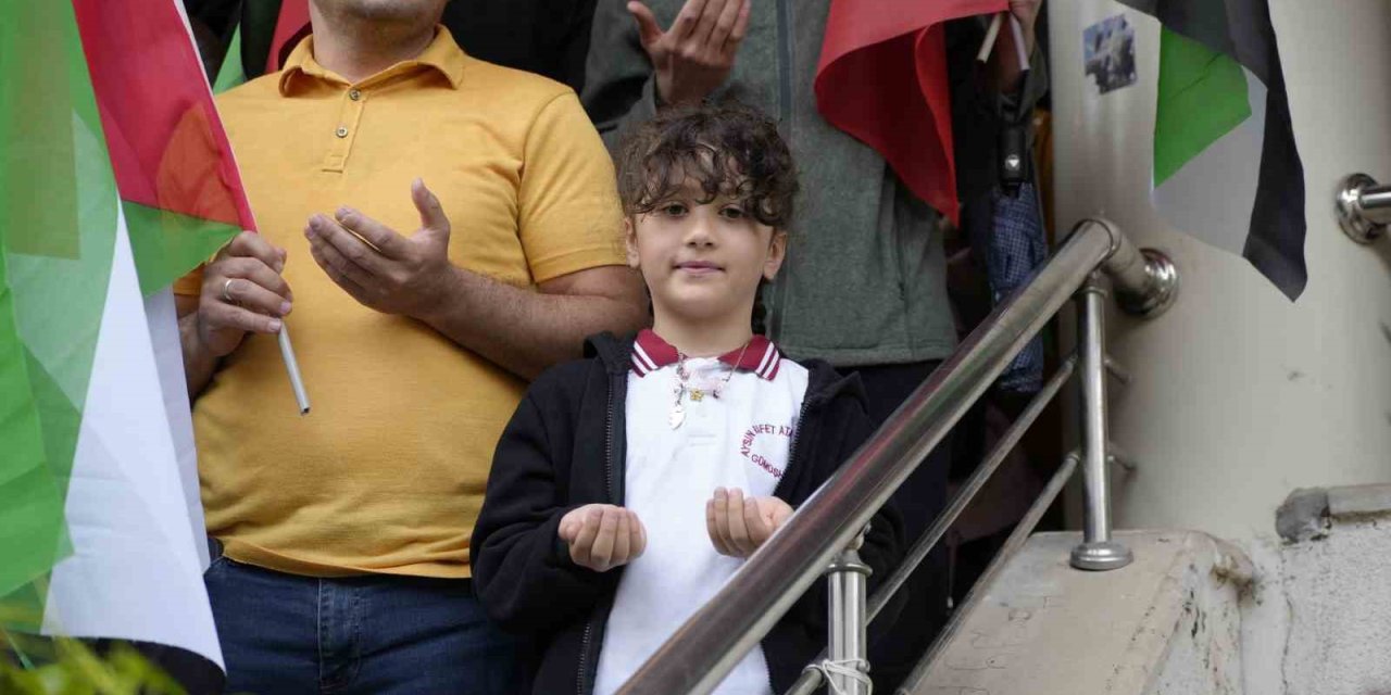 Gümüşhane’de Üniversite Öğrencileri İsrail’in Refah’ta Gerçekleştirdiği Saldırı Kınandı