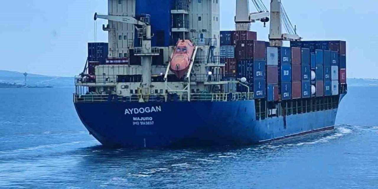 Çanakkale Boğazı’ndan Geçen Konteyner Gemisi Dümen Arızası Yaptı