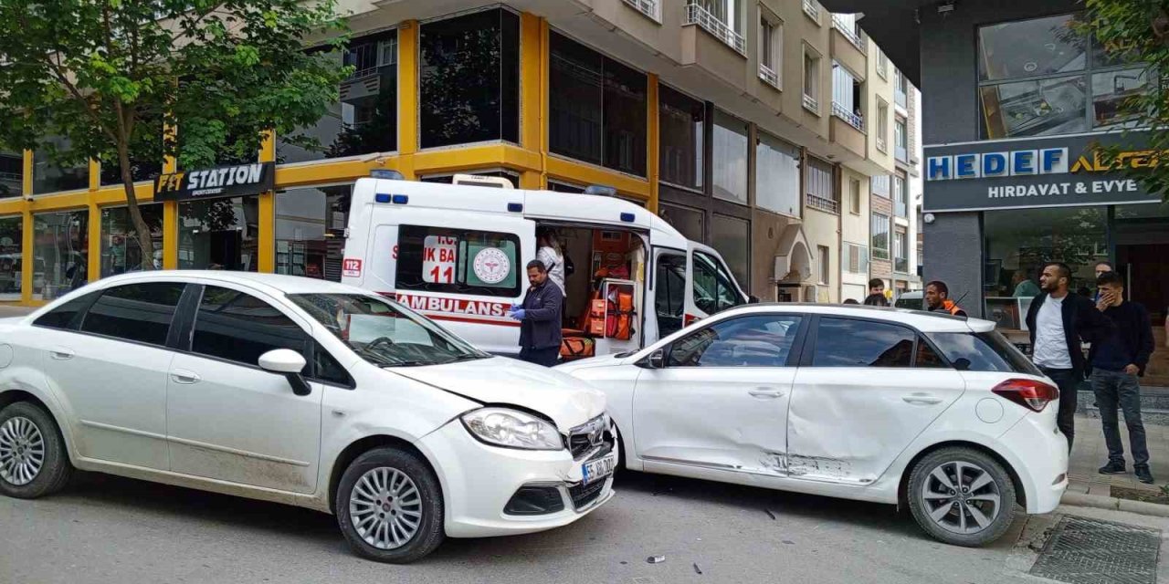 Samsun’da İki Otomobil Çarpıştı: 3 Yaralı