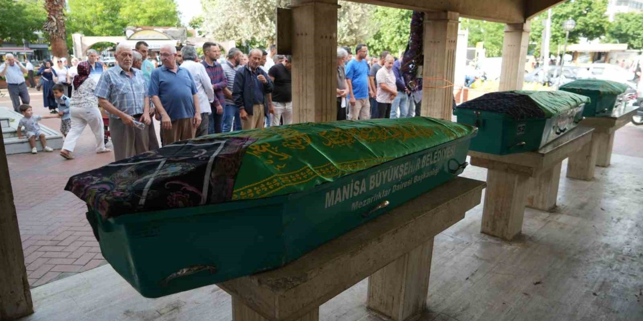 Cinayete Kurban Giden Aile Toprağa Verildi