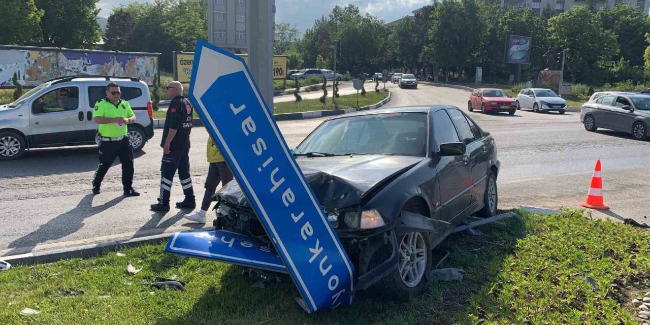 Kütahya’da Trafik Kazası: 2 Yaralı