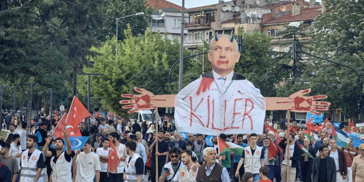 İnegöl’de Gazze İçin Yürüyüş Düzenlendi