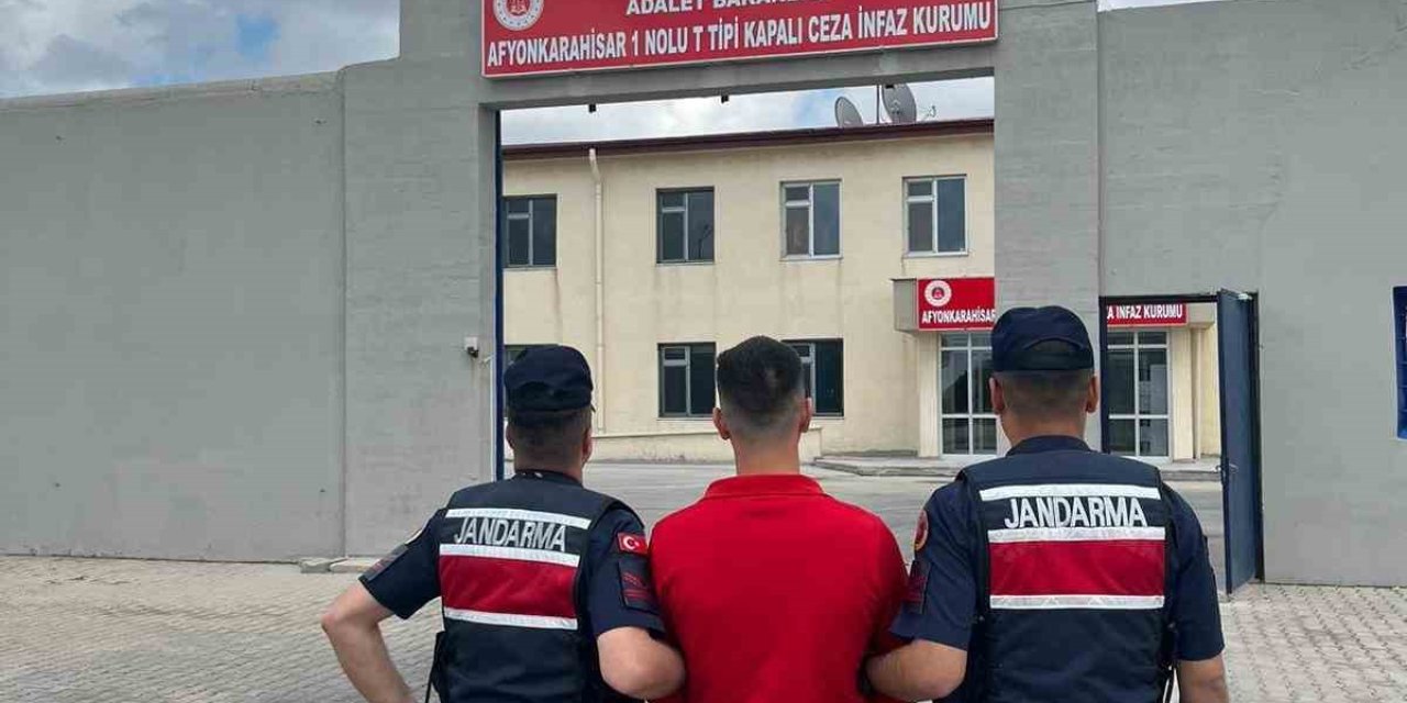 Uyuşturucu Satma Suçundan 6 Yıl Hapis Cezası İle Aranan Şahsı Jandarma Yakaladı