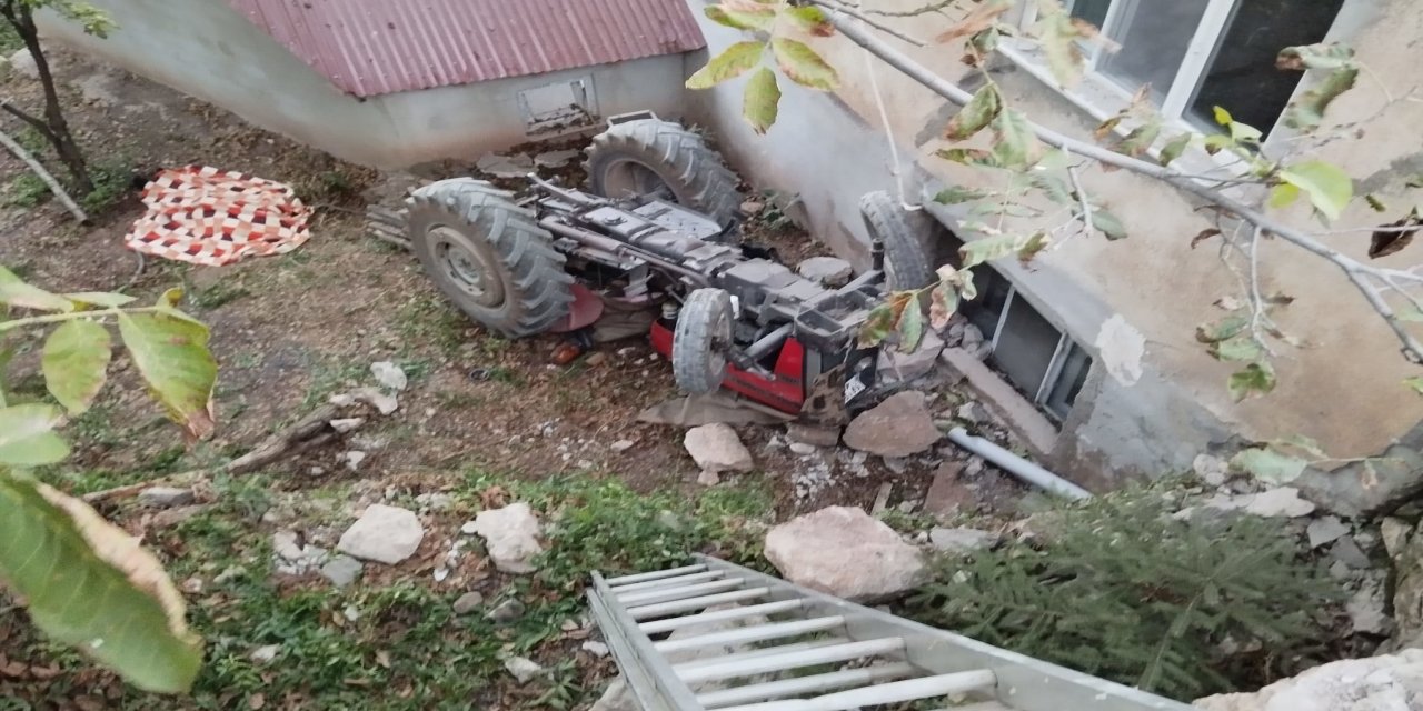 Bahçeye Devrilen Traktördeki 2 Kişi Öldü