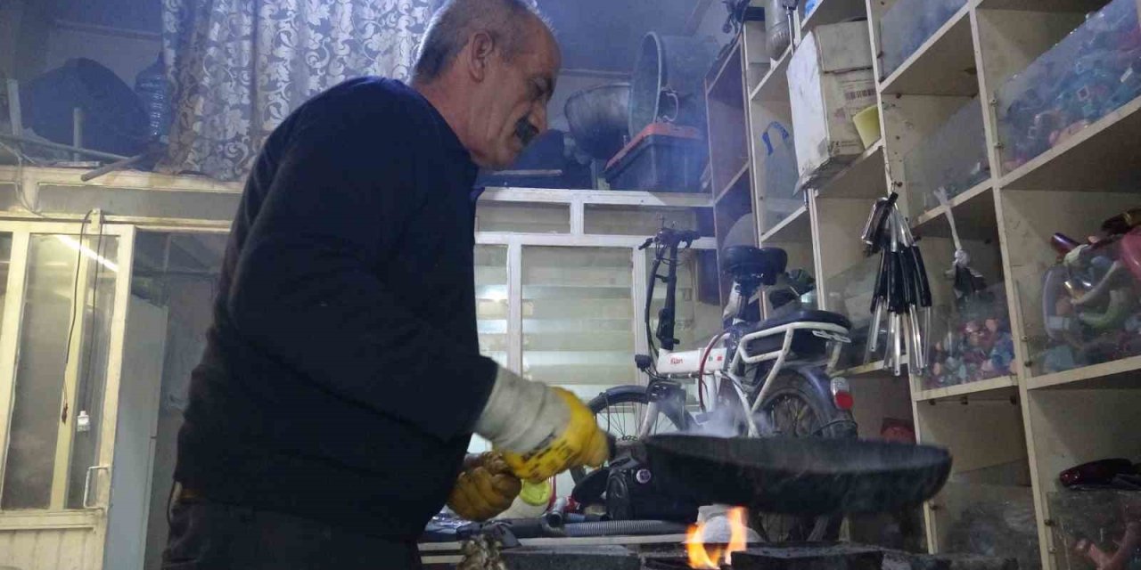 Van’da Unutulmaya Yüz Tutmuş Kalaycılık Mesleğinin Son Temsilcisi