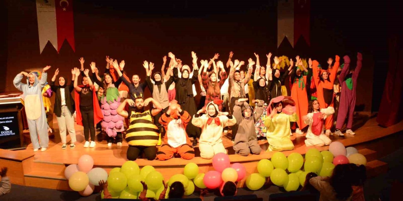 Çocuklar Gülerse Dünya Güler