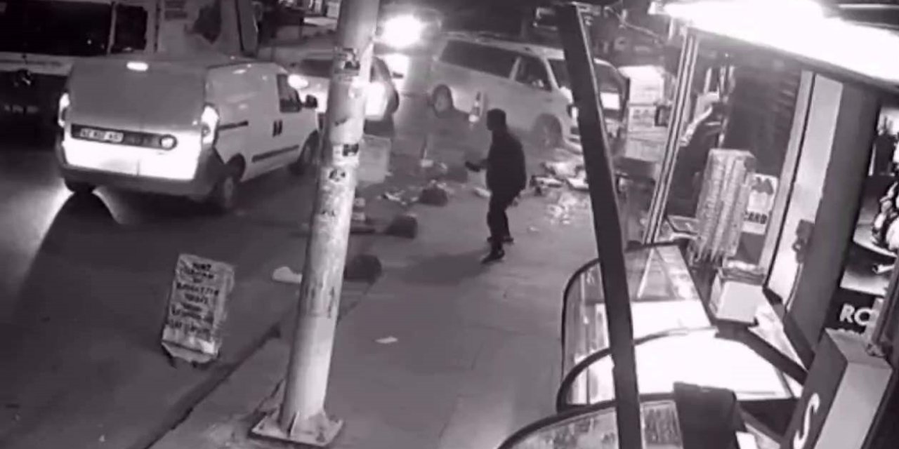 Sultangazi’de Alkollü Sürücü Markete Daldı, Bir Kişi Ölümden Döndü: O Anlar Kamerada