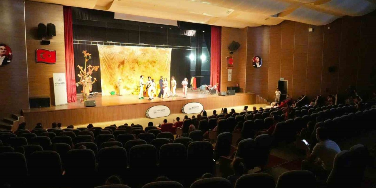 Eşit Masallar Tiyatro Oyunu Büyük İlgi Gördü