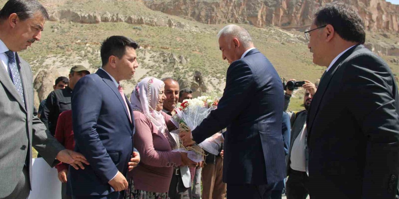 Bakan Ersoy, Kapadokya’nın Girişi Kapısını Gezdi