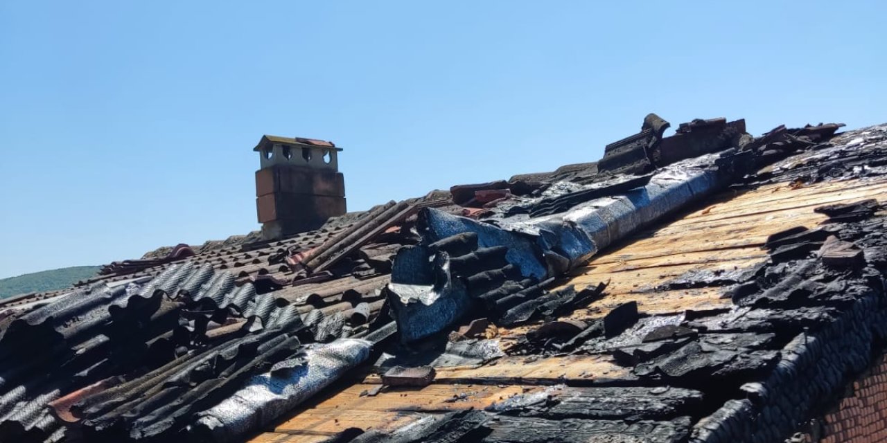 Samsun'da Çatıda Çıkan Yangın Söndürüldü