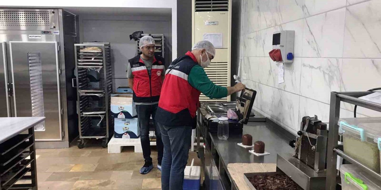 Tavşanlı’da İşletmelerde Gıda Kontrolleri Ve Numune Alımı