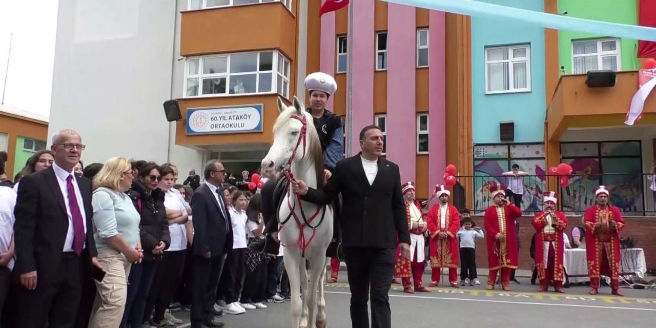 "Tarih Yazan Çocuklar Projesi" Kapsamında Öğrenciler, Türk Tarihinde Önde Gelen İsimleri Canlandırdı