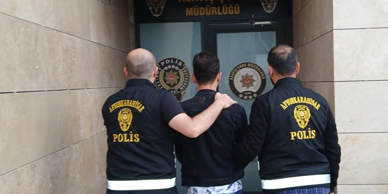 Çeşitli Suçlardan Aranan 2 Şahıs Polis Tarafından Yakalandı