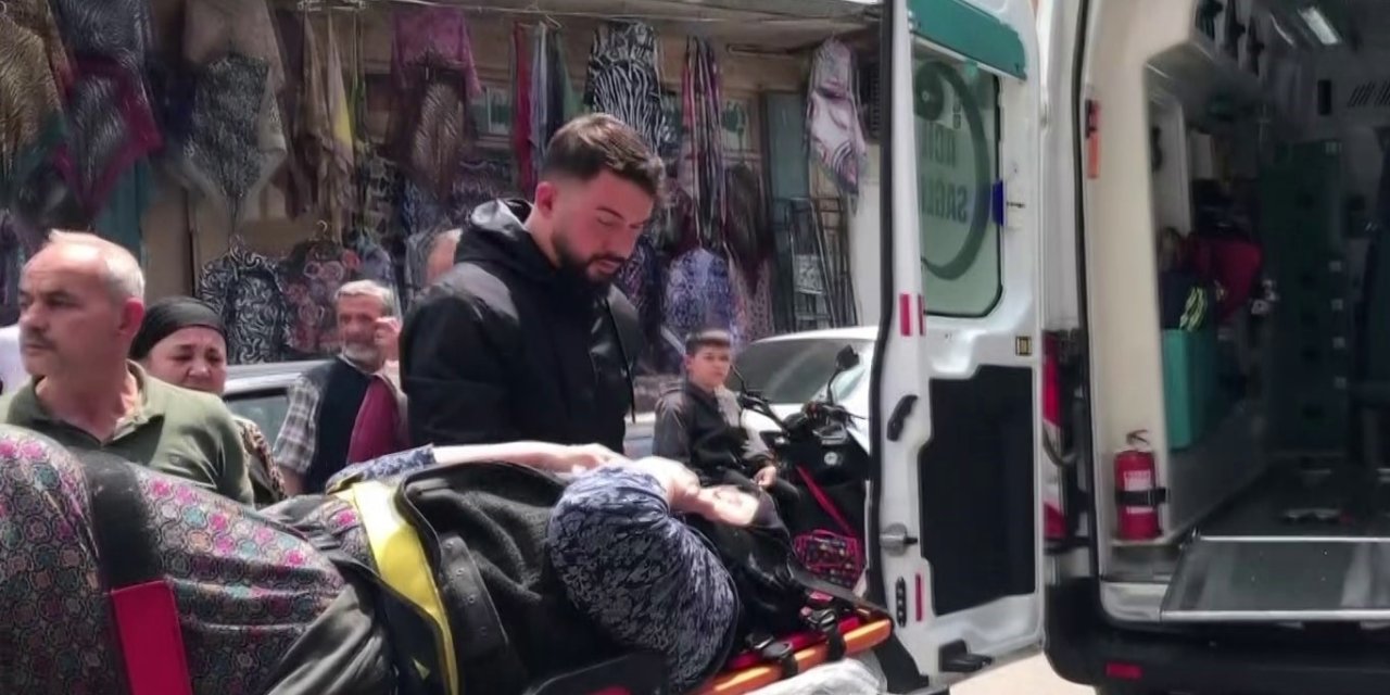 Yolun Karşısına Geçmek İsteyen Yaşlı Kadına Hafif Ticari Araç Çarptı