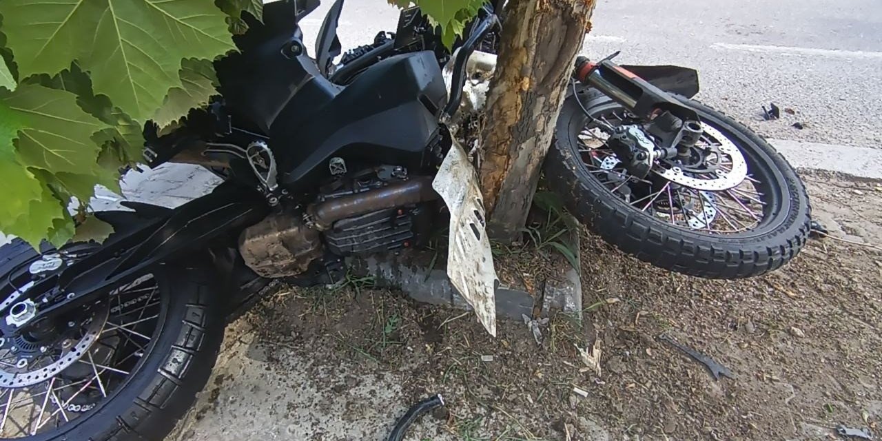 Kontrolden Çıkan Motosiklet Ağaca Çarptı: Sürücü Hayatını Kaybetti