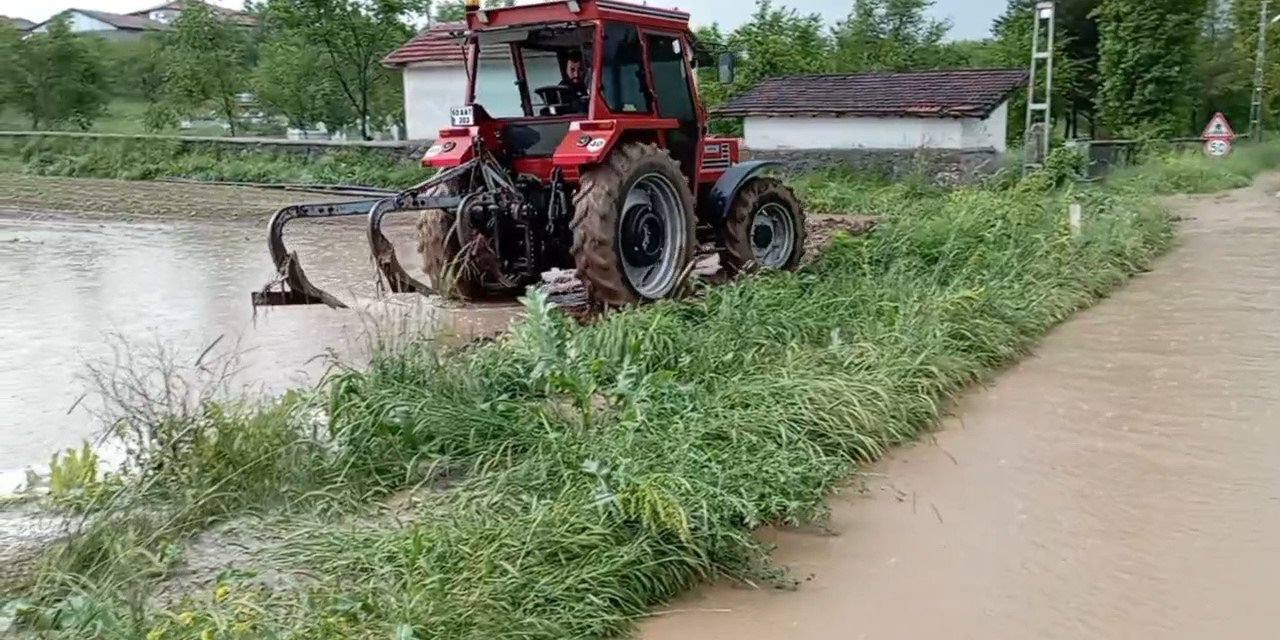 Ani Bastıran Dolu Ve Yağmur Tarım Arazilerini Vurdu