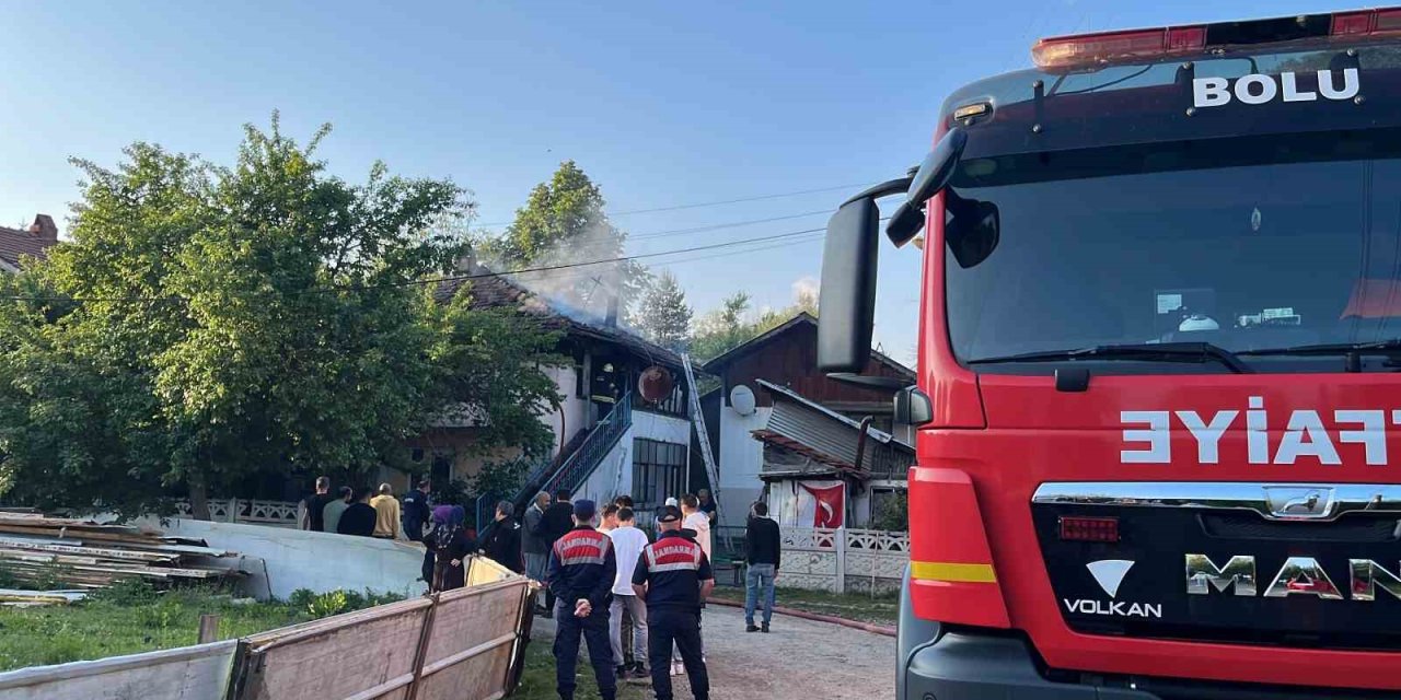 İki Katlı Evin Üst Katı Alev Alev Yandı