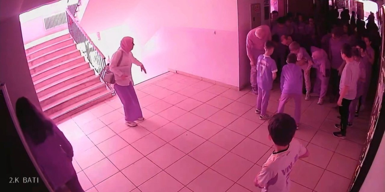 Okul Müdürü Heimlich Manevrasıyla Öğrencinin Hayatını Kurtardı: O Anlar Kamerada