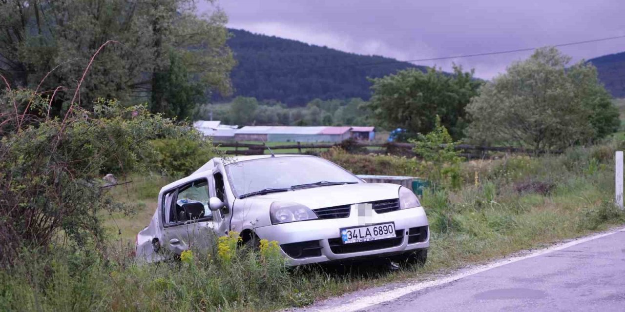 Servis Aracı İle Otomobil Çarpıştı: 5 Yaralı