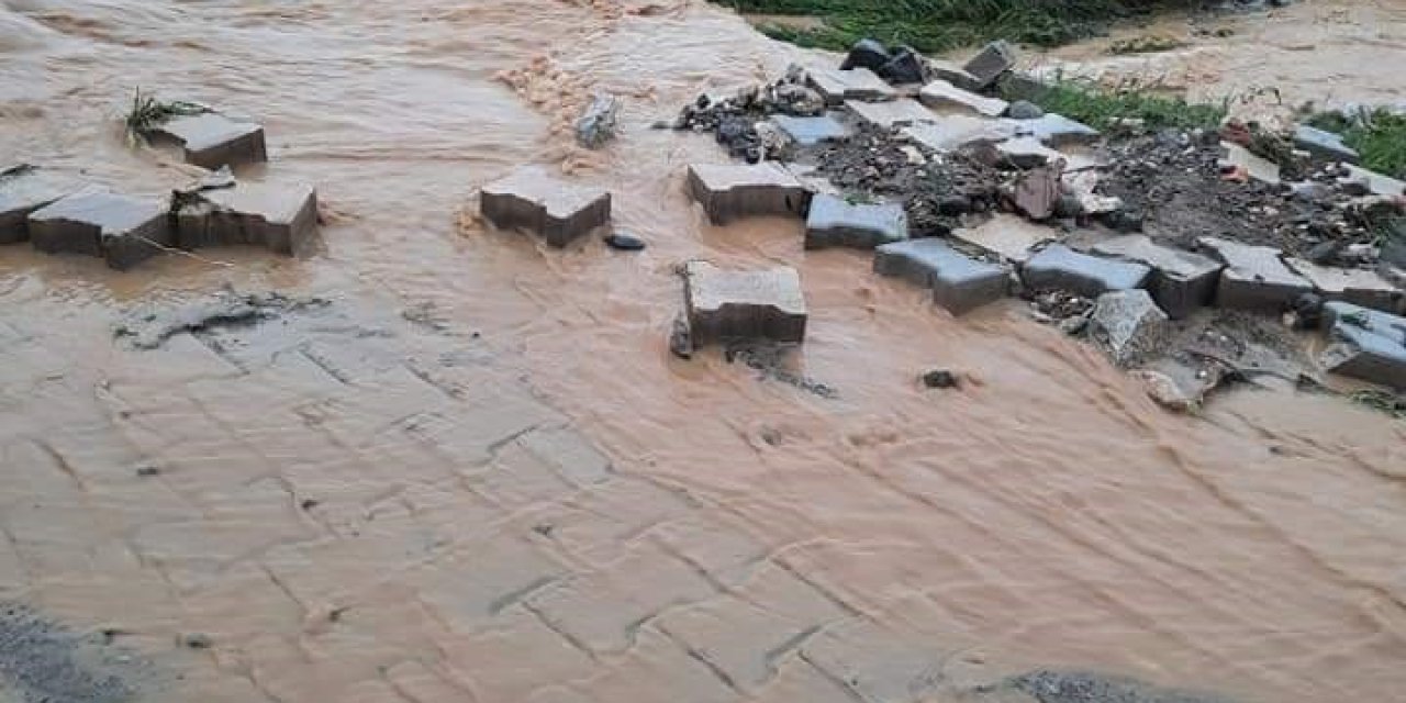 Sungurlu’da Tarım Arazilerini Dolu Vurdu