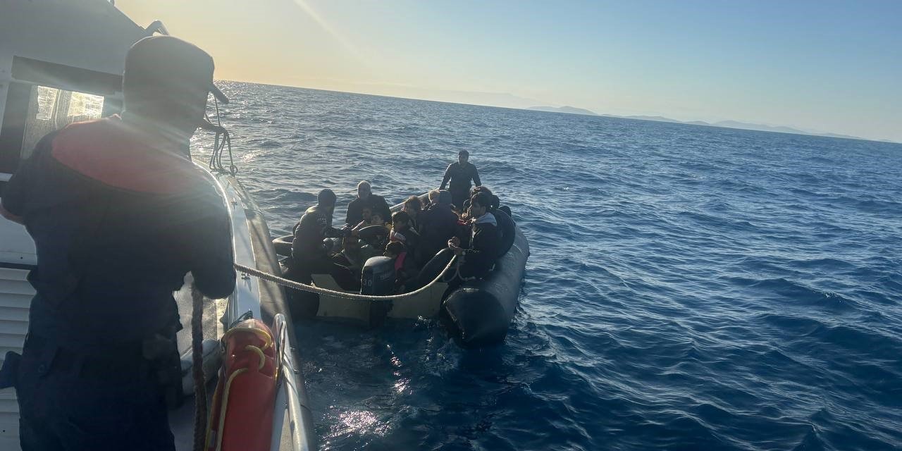 Ayvacık Açıklarında 30 Kaçak Göçmen Kurtarıldı