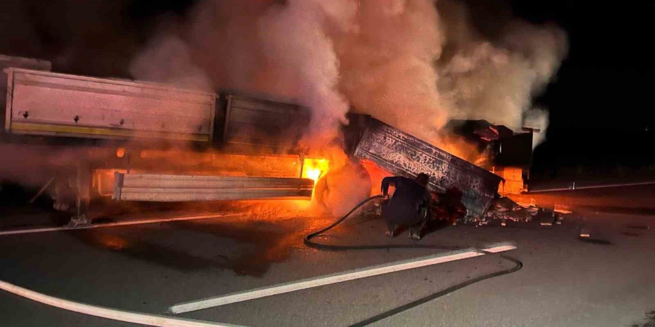 Kütahya’da Mermer Yüklü Tırın Dorsesi Alev Alev Yandı