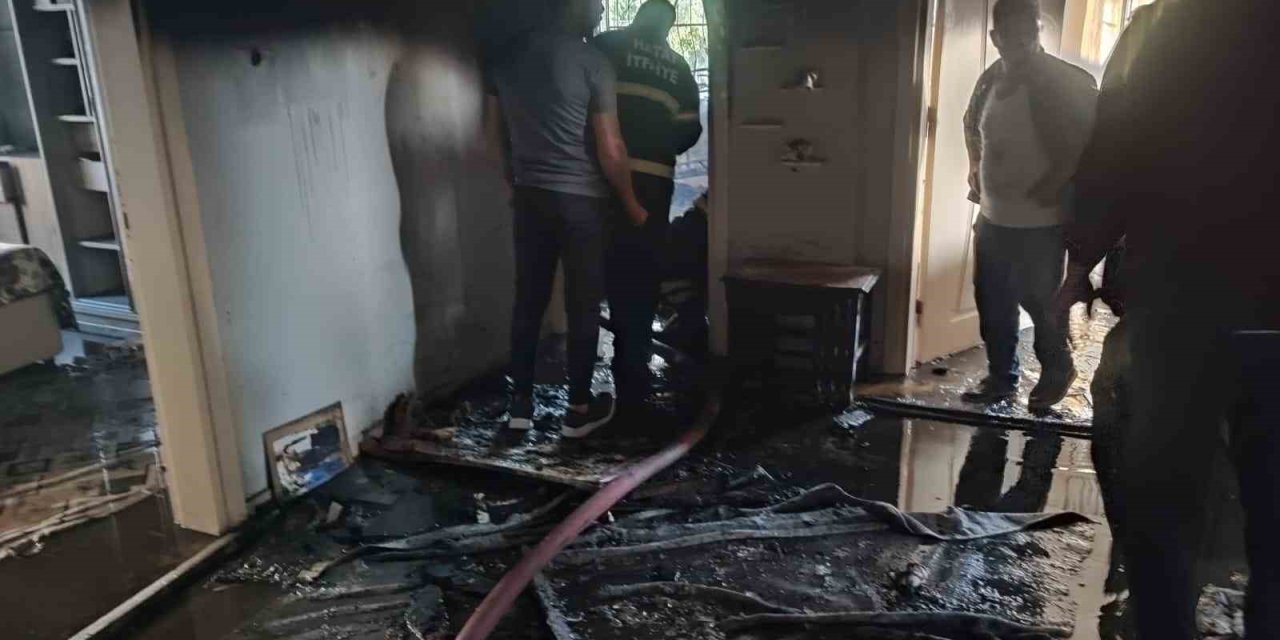 Erzin’de Çıkan Ev Yangını Söndürüldü