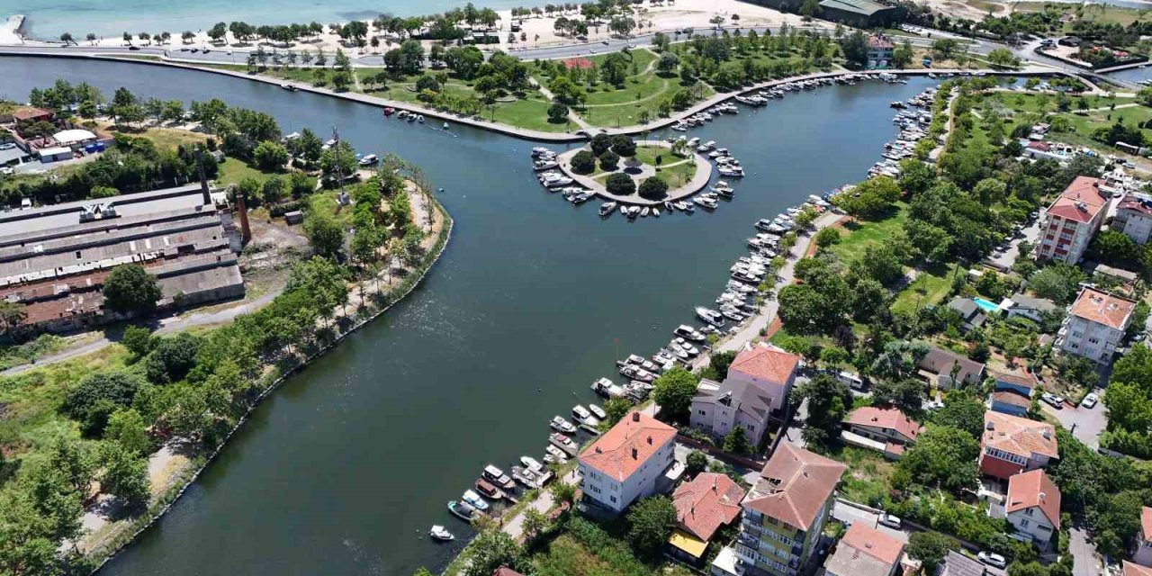 Küçükçekmece Tekne Mezarlığına Döndü