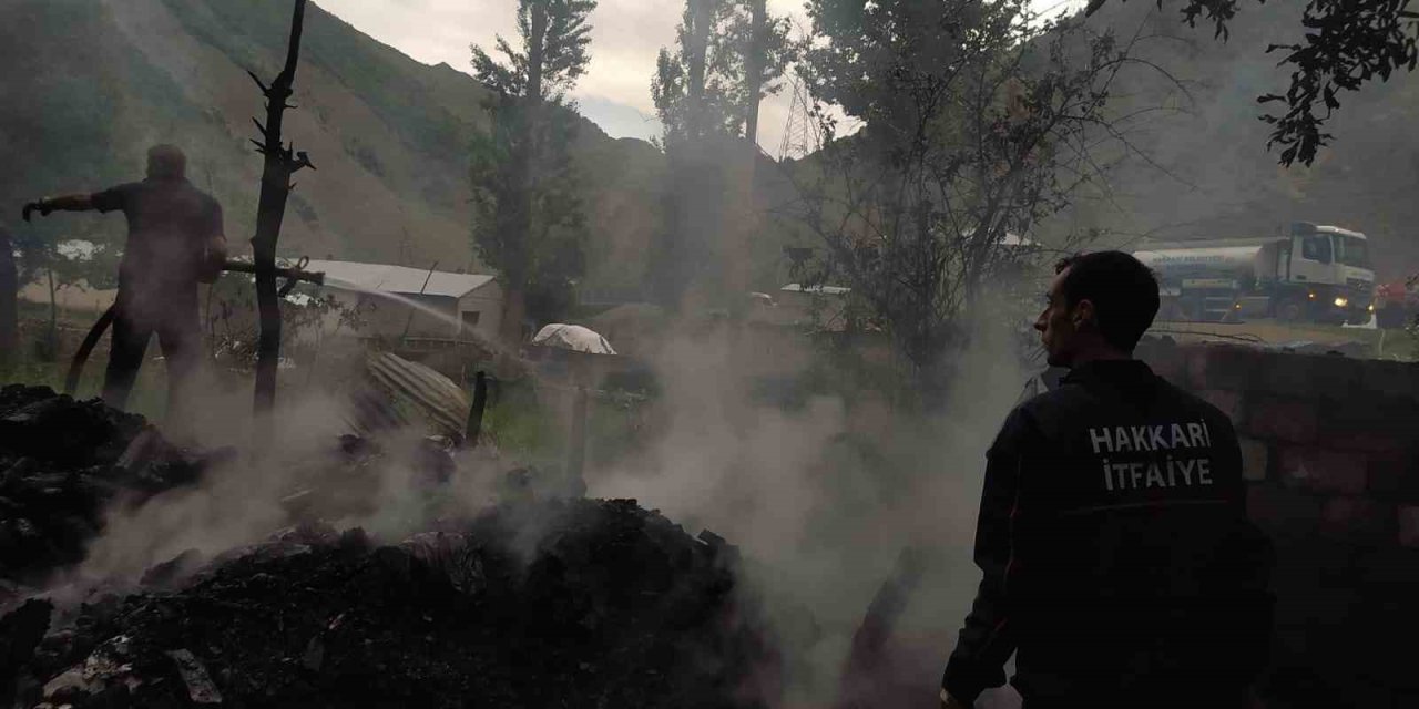 Hakkari’de Korkutan Yangına Zamanında Müdahale