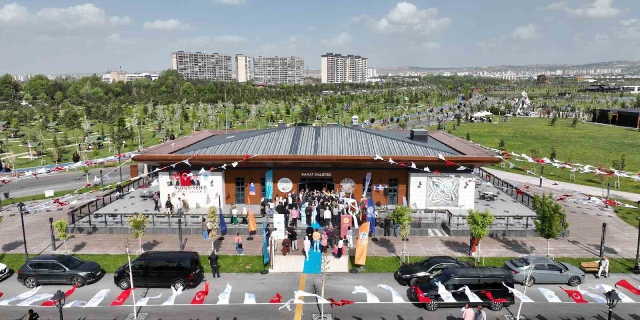 Başkan Büyükkılıç’a Sanatseverlerden ‘Büyük Şehir Sanat Galerisi’ Teşekkürü