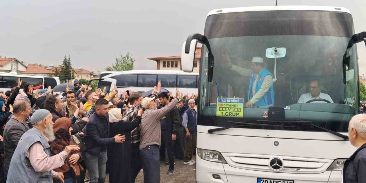 Karaman’dan İlk Hac Kafilesi Dualarla Uğurlandı