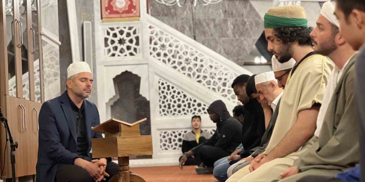 Öğrenciler 28 İlde İstanbul’un Fethi Ve Özgür Kudüs İçin Sabah Namazında Buluştu