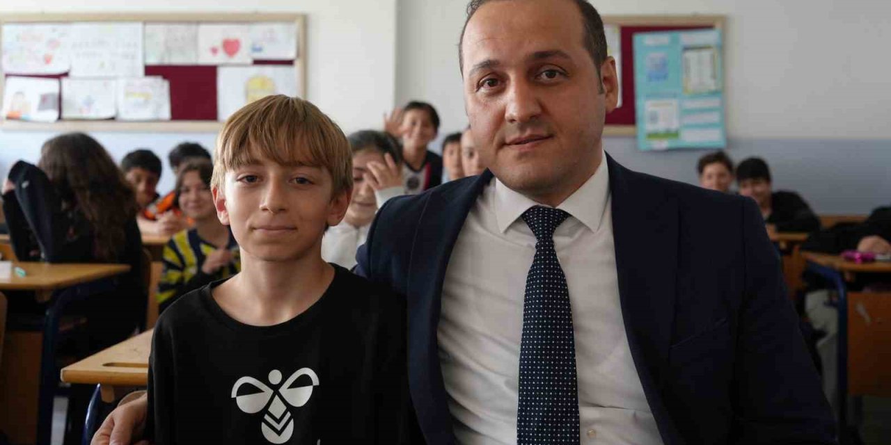 Heimlich Manevrası İle Öğrencisinin Hayatını Kurtaran Okul Müdürü: “Herkes İlk Yardımı Öğrenmeli"