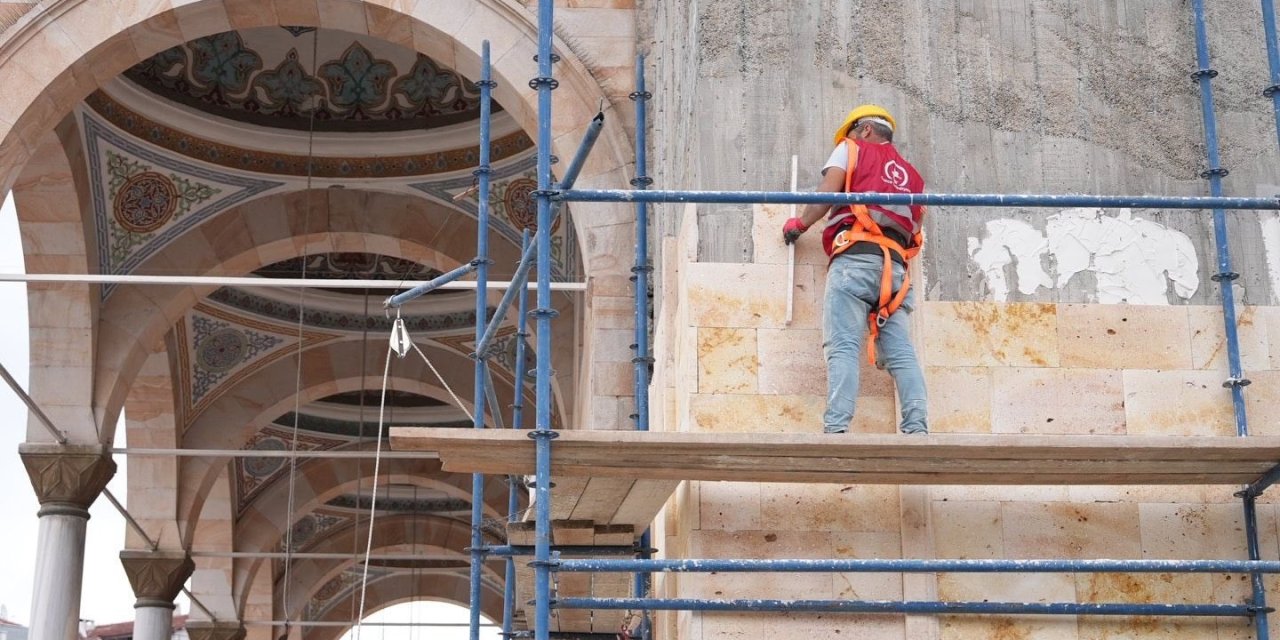 Cedidiye Camisinin Minareleri Şekilleniyor