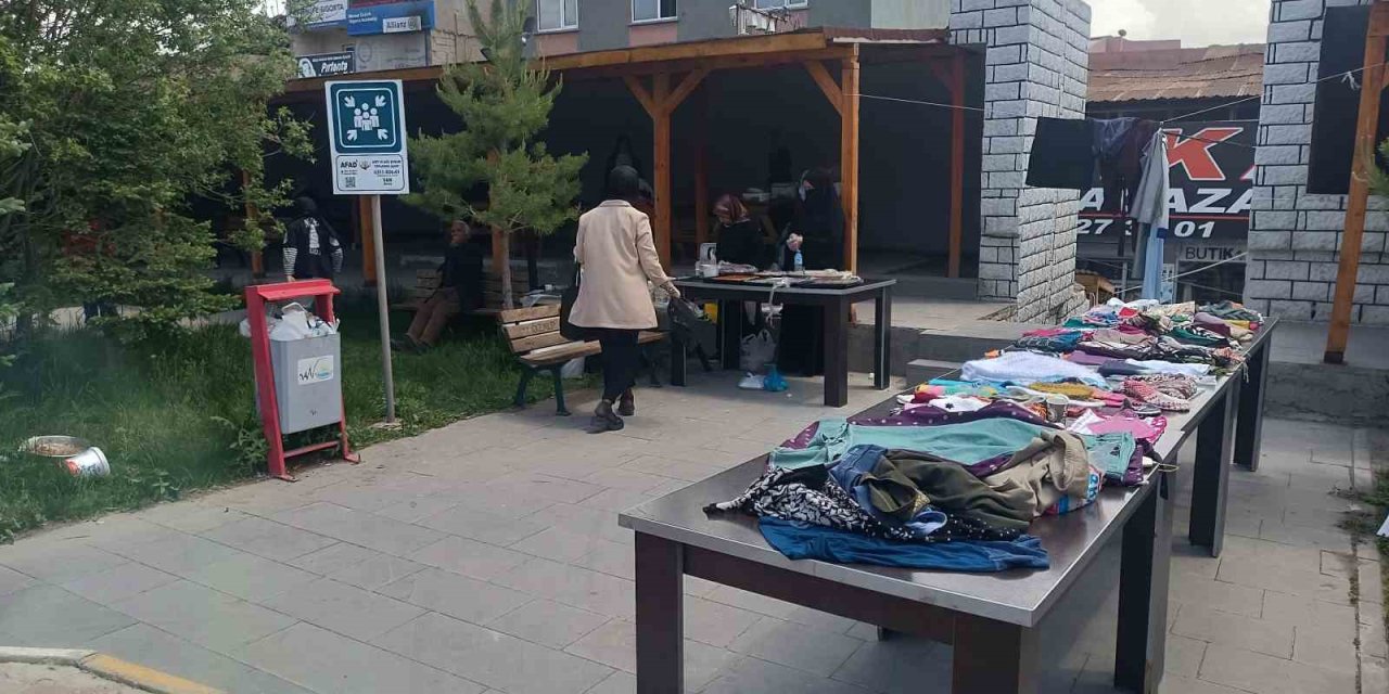 Özalp’te Yetim Ve Kimsesizler Yararına Yardım Kampanyası Düzenlendi