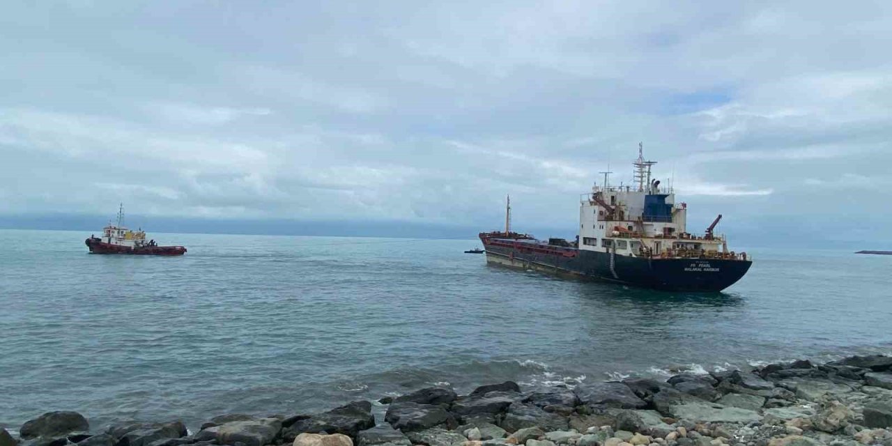 Hopa Sahilinde Karaya Oturan Yük Gemisi İçin 185 Gün Sonra Kurtarma Çalışması Başlatıldı